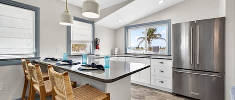 Réfrigérateur, micro-ondes, four, lave-vaisselle