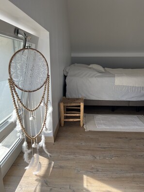 1 habitación, tabla de planchar con plancha, wifi y ropa de cama