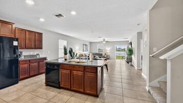 House, 5 Bedrooms | Interior