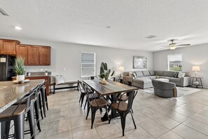 House, 5 Bedrooms | Dining