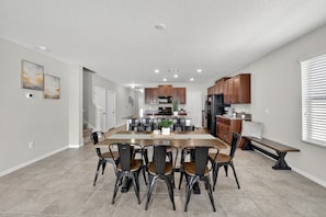 House, 5 Bedrooms | Dining