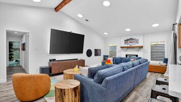 House, 3 Bedrooms | Ruang tamu | TV Pintar, perkhidmatan penstriman