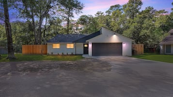 House, 3 Bedrooms | Exterior