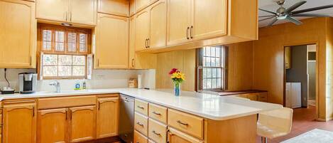 Microwave, oven, stovetop, dishwasher