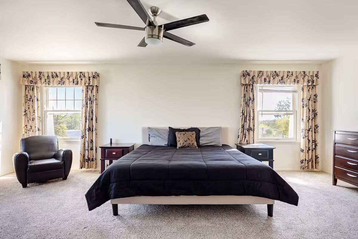 4 soverom, strykejern/-brett, wi-fi og sengetøy