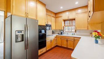 Mikrowelle, Ofen, Herdplatte, Geschirrspüler