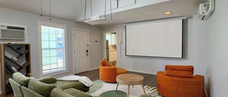 スマートテレビ、テレビゲーム、書庫