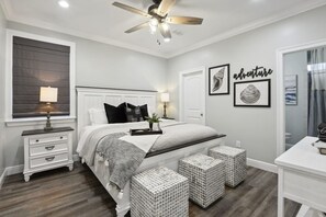 10 chambres, fer et planche à repasser, lit de bébé portatif