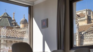 A room with a view of a historic building with domes and a cross on top. - Penthouse with terrace in central Granada, stunning views (Granada)