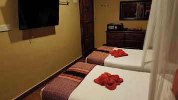 Quarto casal ou duplo superior | Ferros/tábuas de passar roupa, Wi-Fi de cortesia