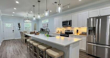 2 Luxe Chalets • Pool • Beach • Parking •Sleeps 12