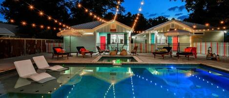 Een verwarmd zwembad