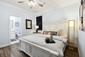 6 habitaciones, tabla de planchar con plancha y cuna de viaje 