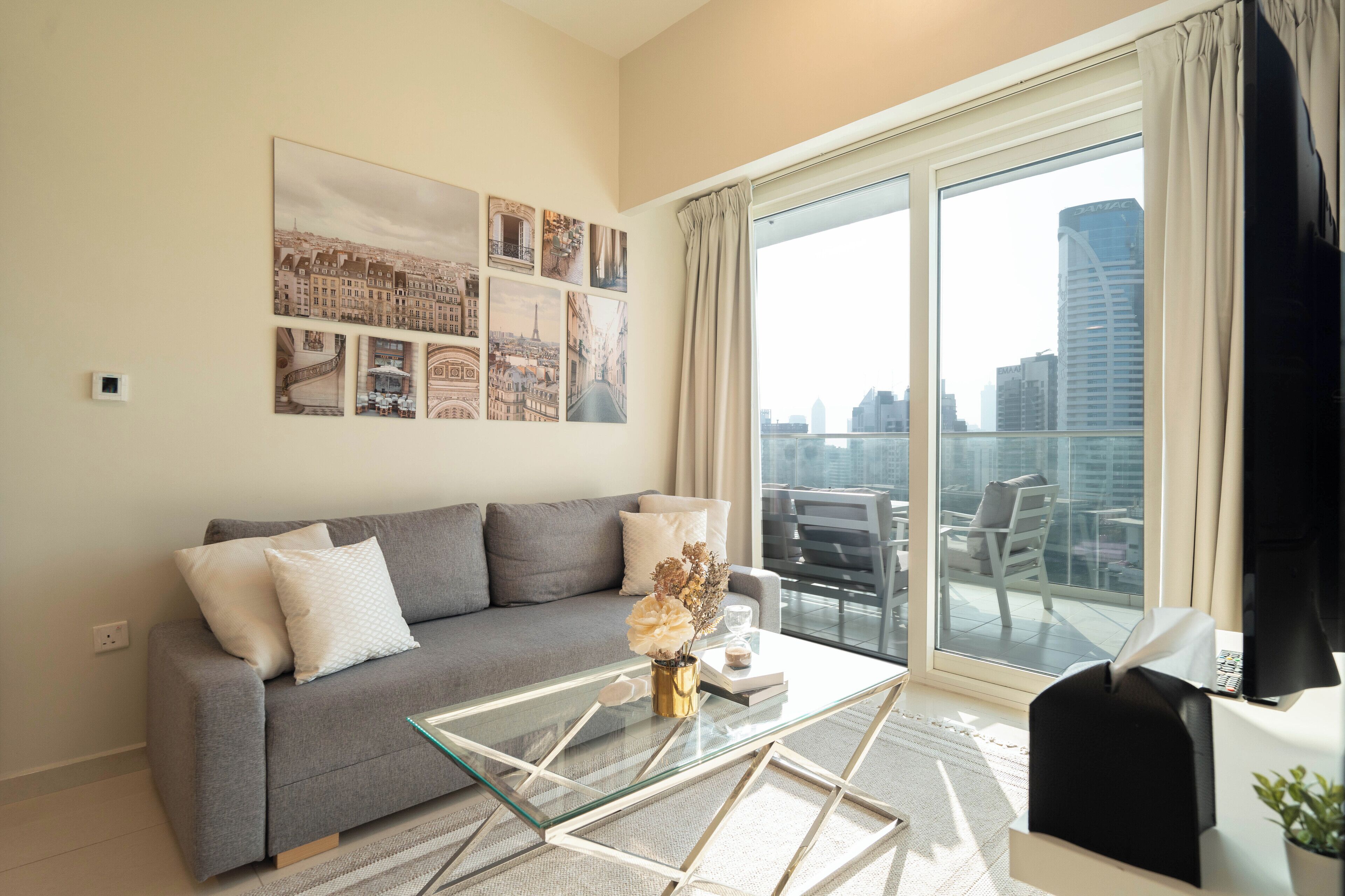 华丽公寓, 2 间卧室 | 起居区 | 125-英寸智能电视（配备有线频道）、Netflix、流媒体服务