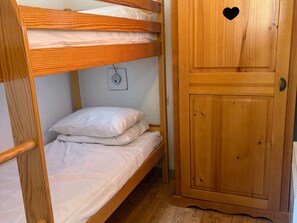 2 bedrooms