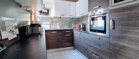 Refrigerador, microondas, horno, lavavajillas