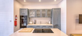 Qala Tranquil Escape - Stylish With Terrace AC