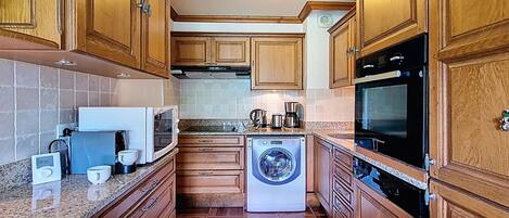 Refrigerador, microondas, horno, lavavajillas