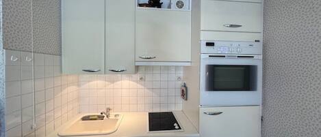 Fridge, microwave