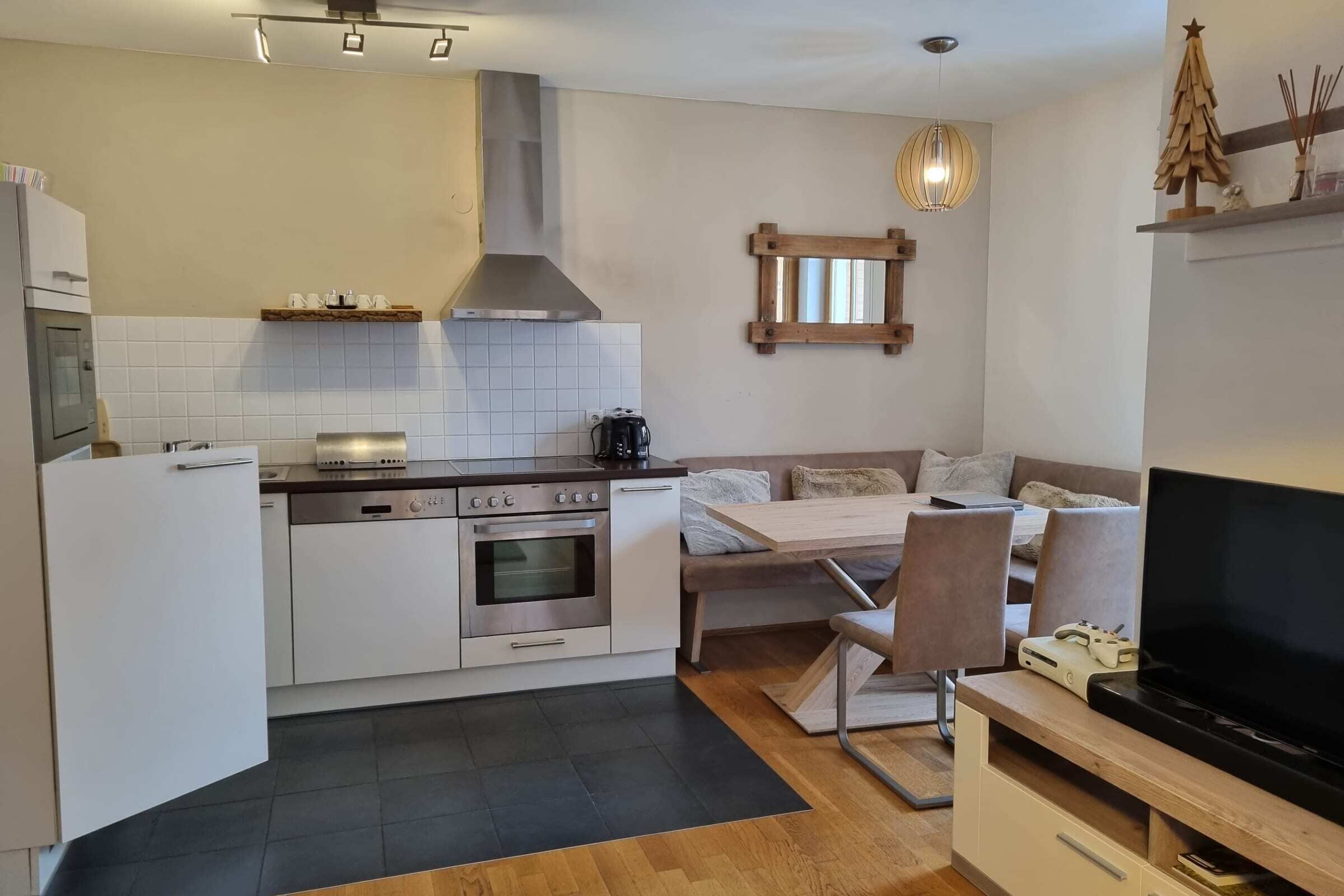 ثلاجة، ميكروويف، فرن، موقد طهي مسطح