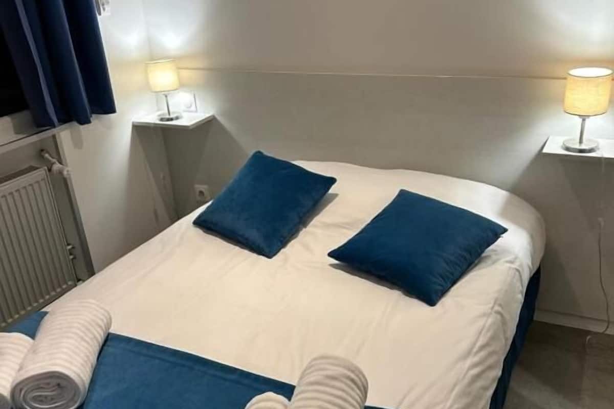 Classic Double Room, Sea View | Bed sheets