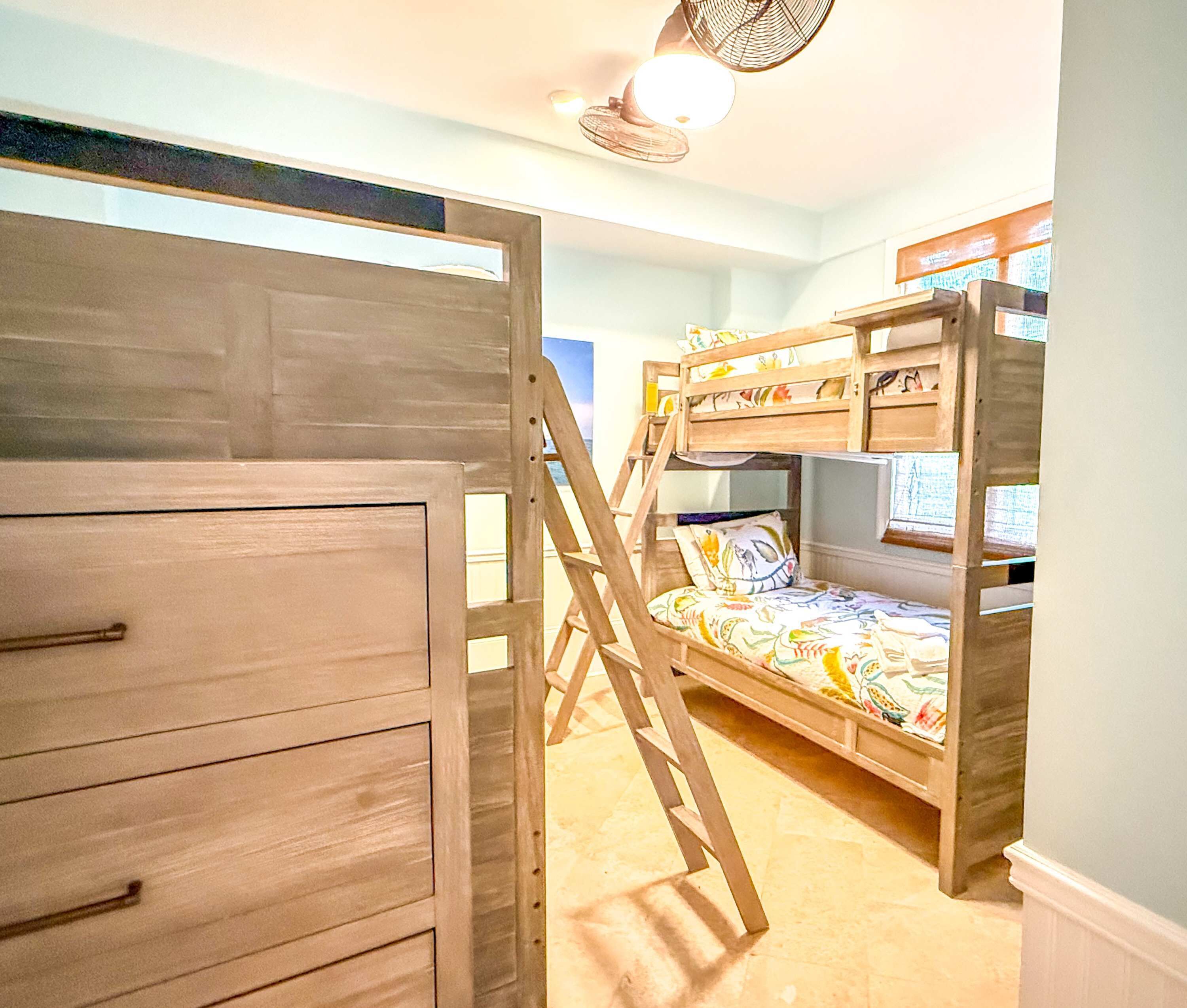 5 bedrooms, WiFi, bed sheets