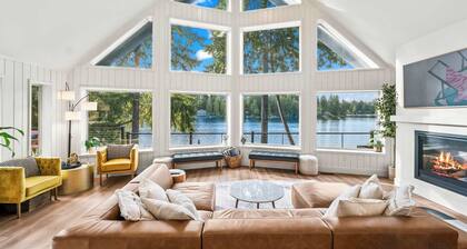 Lakefront Luxury • Hot Tub + Dock Retreat