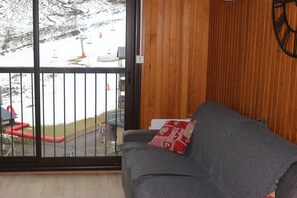 Interior - Newly renovated apartment at the foot of the Peyragudes slopes, Agudes side (Gouaux-de-Larboust)