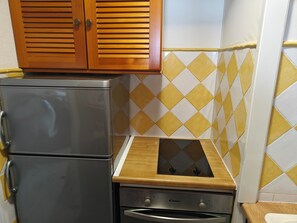 Private kitchen - Newly renovated apartment at the foot of the Peyragudes slopes, Agudes side (Gouaux-de-Larboust)