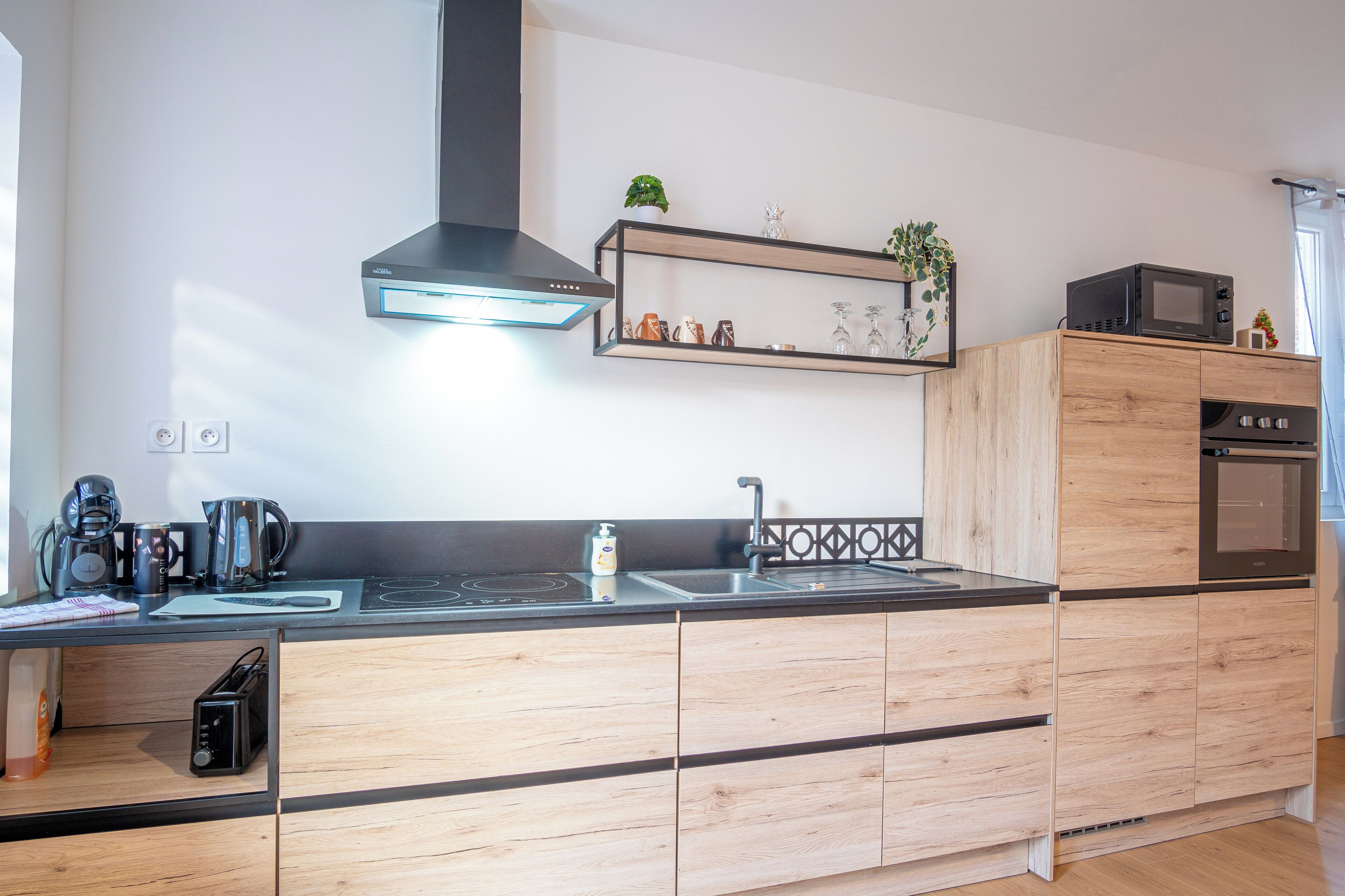 Geladeira, micro-ondas, fogão, cooktop