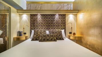 Tabla de planchar con plancha, wifi gratis y ropa de cama