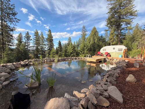 Eagles Nest River View, Dome, Hot Tub & Swim Pond