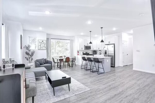 NEWLY Built Lake House nearNYC/EWR/MetLife/AD Mall