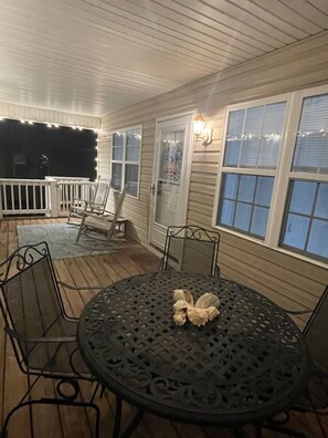 تناول الطعام بالخارج