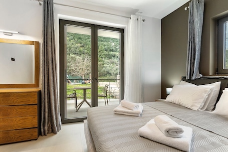 1 bedroom, WiFi, bed sheets. Apartment 'Sokol Stone House 1' with Mountain View, Wi-Fi and Air Conditioning