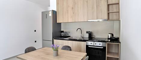 Fridge, stovetop, coffee/tea maker, electric kettle