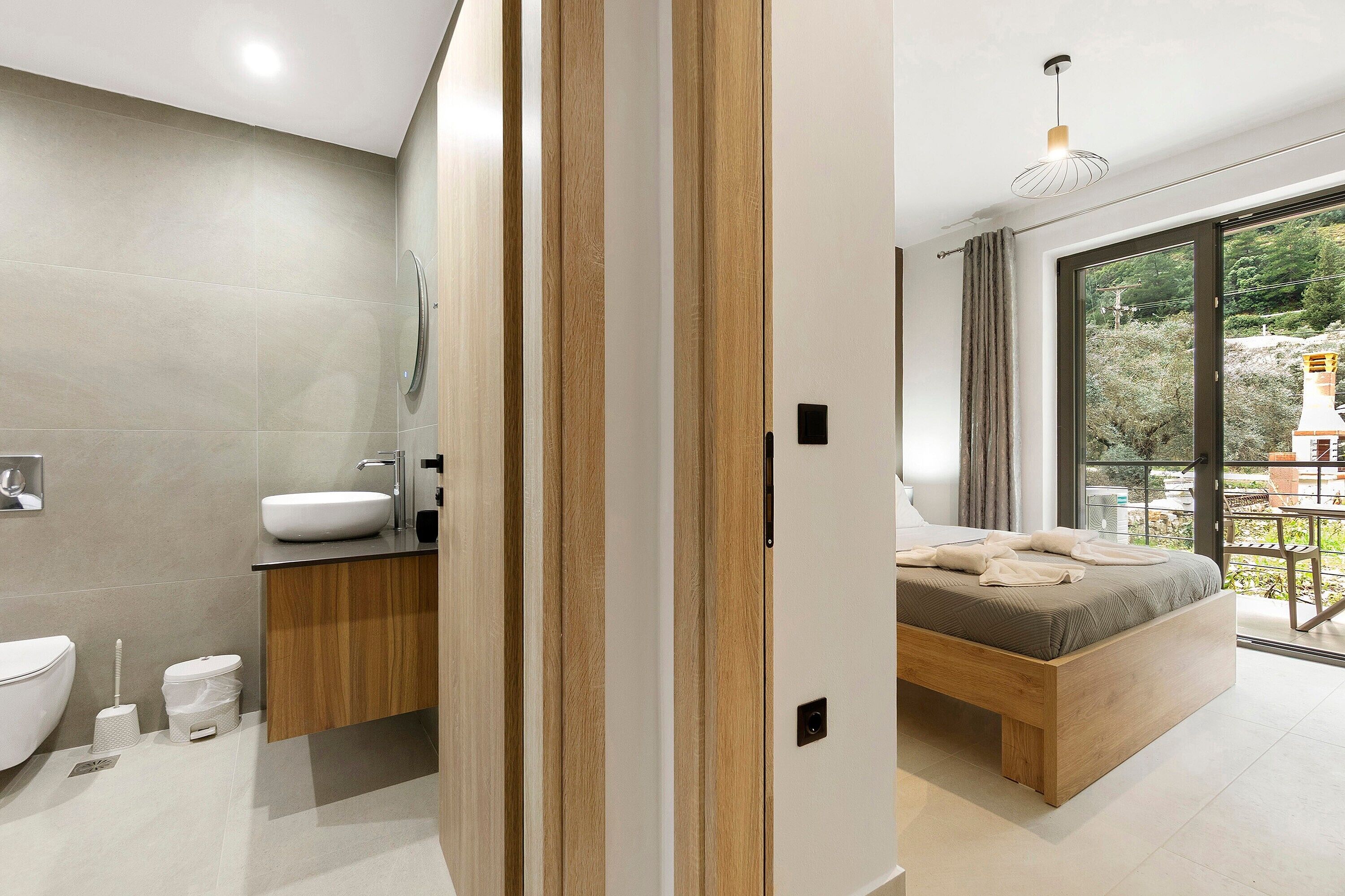 シャワー、ヘアドライヤー、タオル