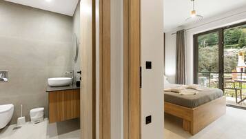 Douche, séchoir à cheveux, serviettes fournies