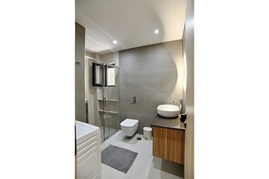 تجهيزات دش، مجففات شعر، مناشف