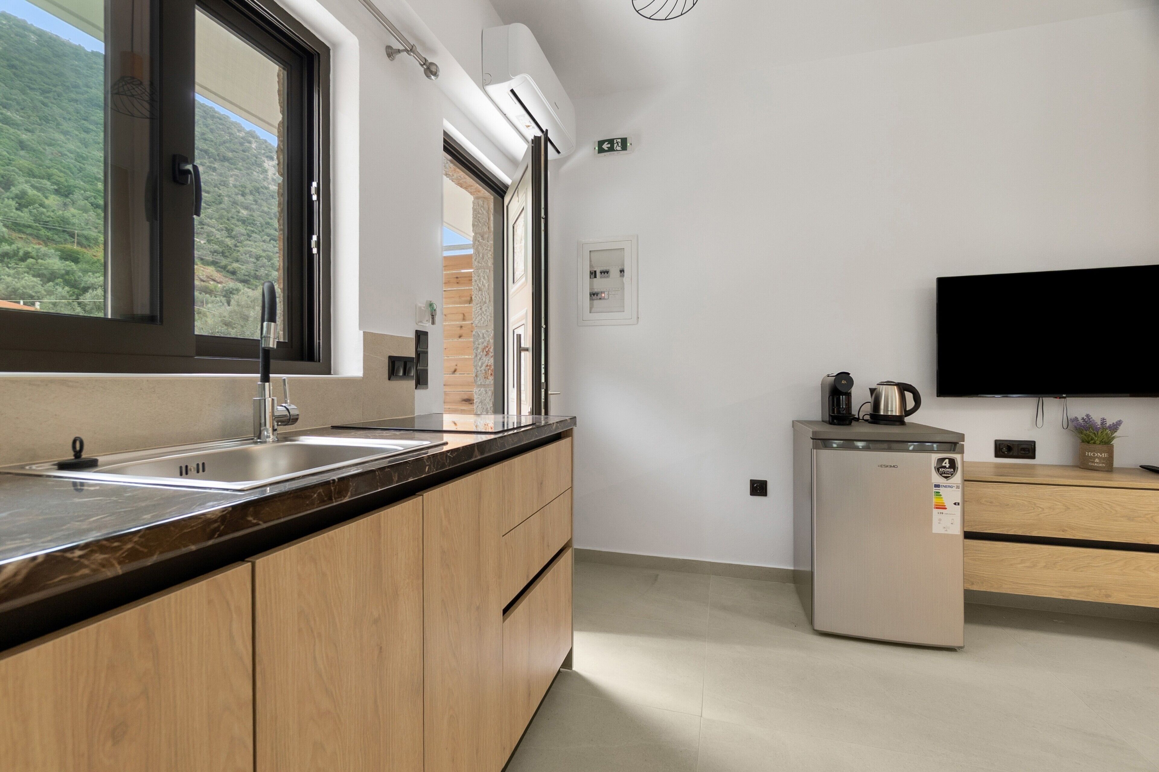 Fridge, stovetop, electric kettle, cookware/dishes/utensils