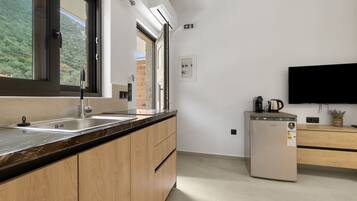 Fridge, stovetop, electric kettle, cookware/dishes/utensils