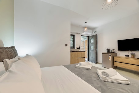 1 bedroom, WiFi, bed sheets. Studio Apartment 'Sokol Stone House 4' with Mountain View, Wi-Fi and Air Conditioning