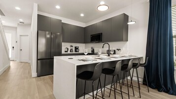 Apartment | 4 bedrooms, Internet