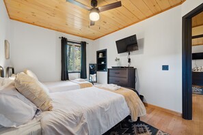 3 bedrooms, desk, WiFi, bed sheets