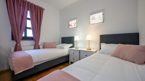 4 bedrooms, iron/ironing board, free WiFi, bed sheets