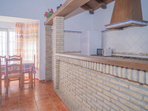 Microones, placa de cuina i cafetera i tetera 