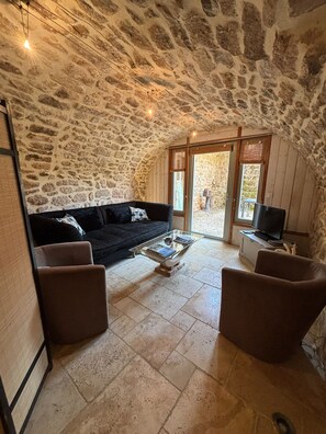 Comfort Cottage, Garden View | Living area