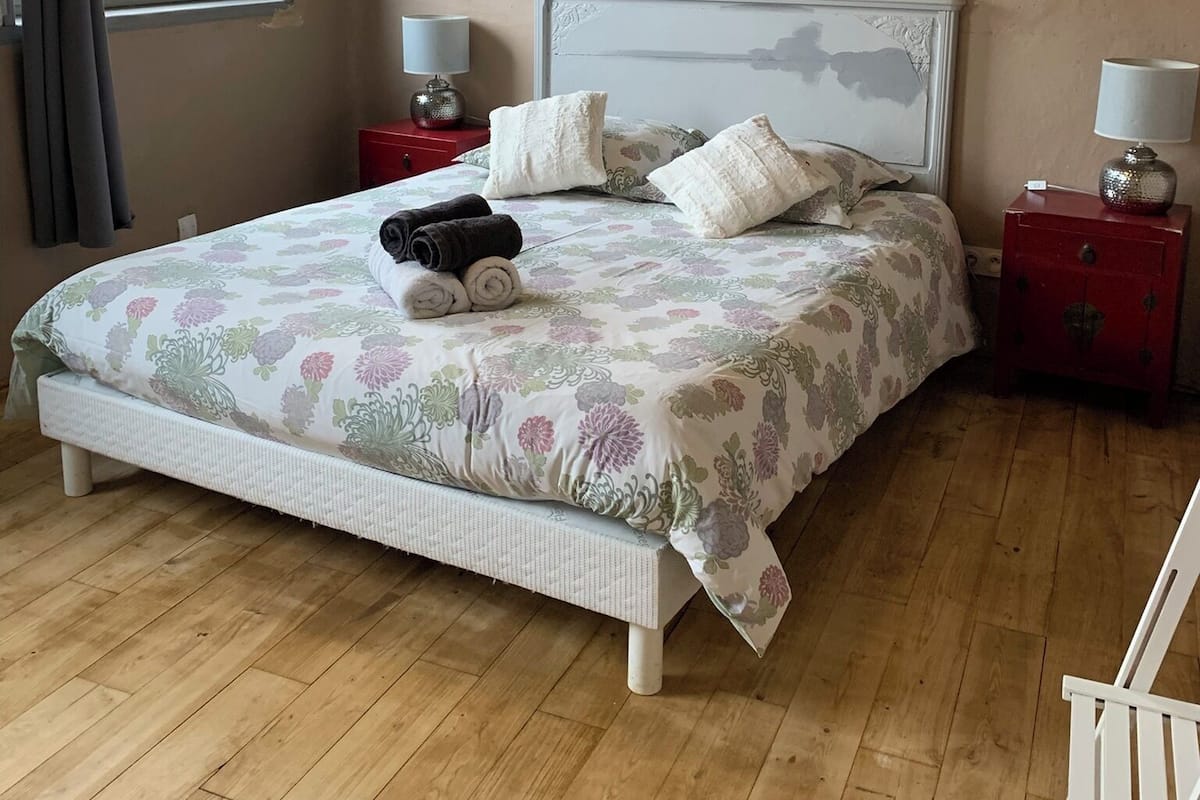 Deluxe Cottage, Patio, Garden View | Iron/ironing board, free cribs/infant beds, free WiFi, bed sheets