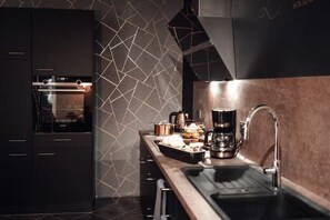 冰箱、烤箱、炉灶、厨具/餐具