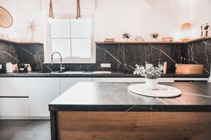Fridge, oven, stovetop, coffee/tea maker - Feels like Home (Ralingen)